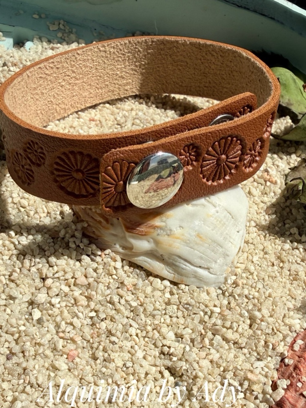 Alquimia Cognac Brown Floral Embossed Leather Snap Bracelet - Picture 2 of 2